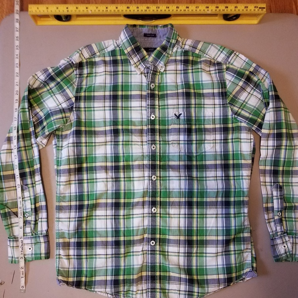 AMERICAN EAGLE GREEN WHITE YELLOW PLAID BUTTON UP